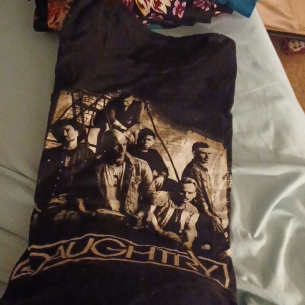 Womens daughtry band t-shirt